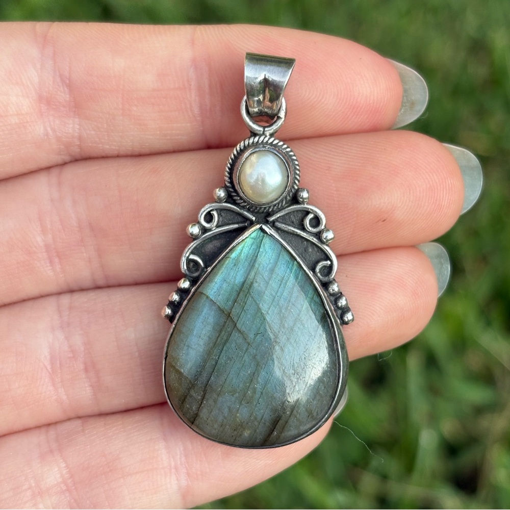 Sterling Silver Labradorite and Pearl Pendant